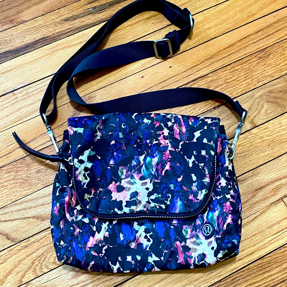 Lululemon Festival Cross body convertible bag